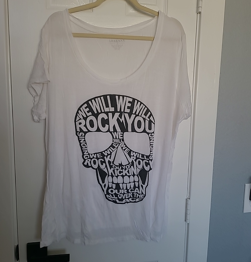 torrid White Short-Sleeve Tee with Black Skull Word-Art